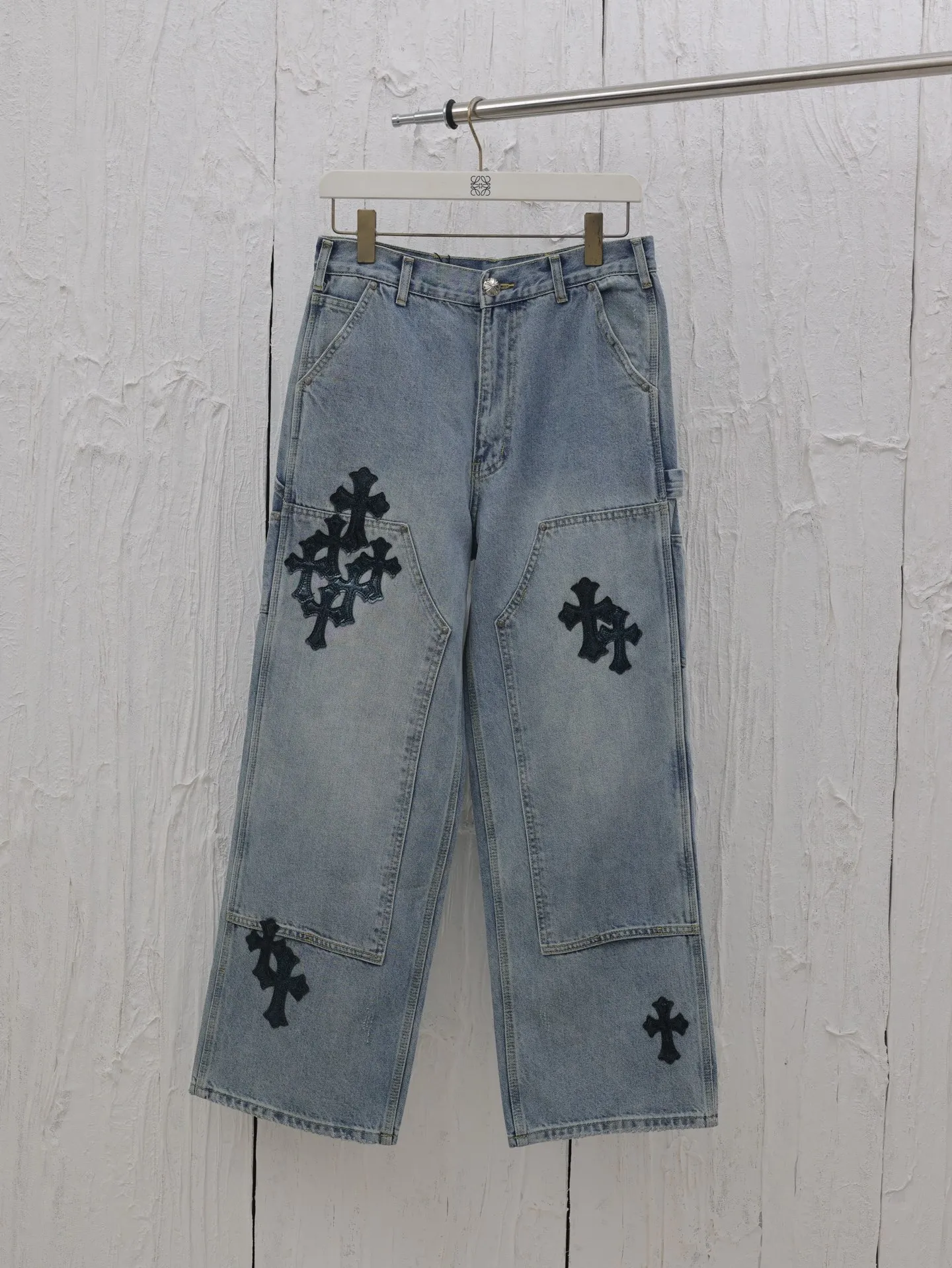 🅿️600 Come Heart*/Chro Heart Cross Starry Sky Cross Genuine Leather Patch Work Jeans. The washing process uses a combination of multiple processes such as heavy fermentation, washing and frying, spraying with horse and so on. Genuine leather patches, straight hem design, frayed feet, and accessories and hardware all customized in matching colors to achieve perfect consistency.  Size: 30/32/34/46